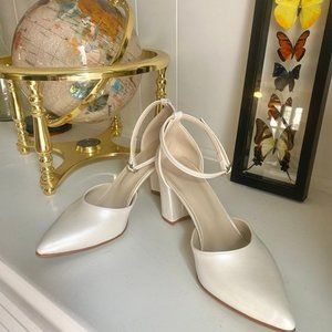 Ivory Size 8.5 Block Heel Pointed Toe White Heels